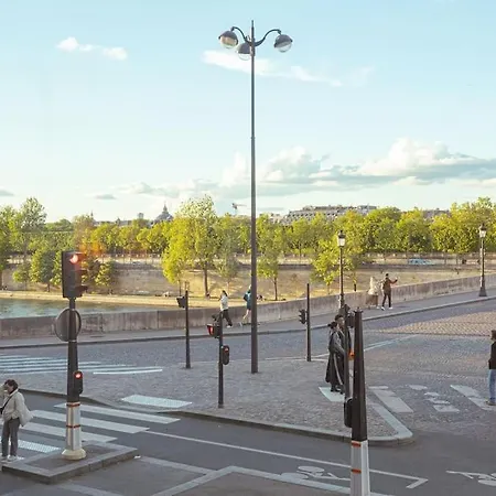 Vue Louvre Et Seine Appartamento *
