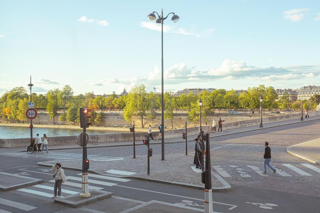Vue Louvre Et Seine Appartamento *